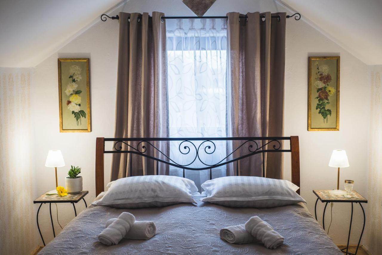 Tri Mudraca Inn Karanac Extérieur photo