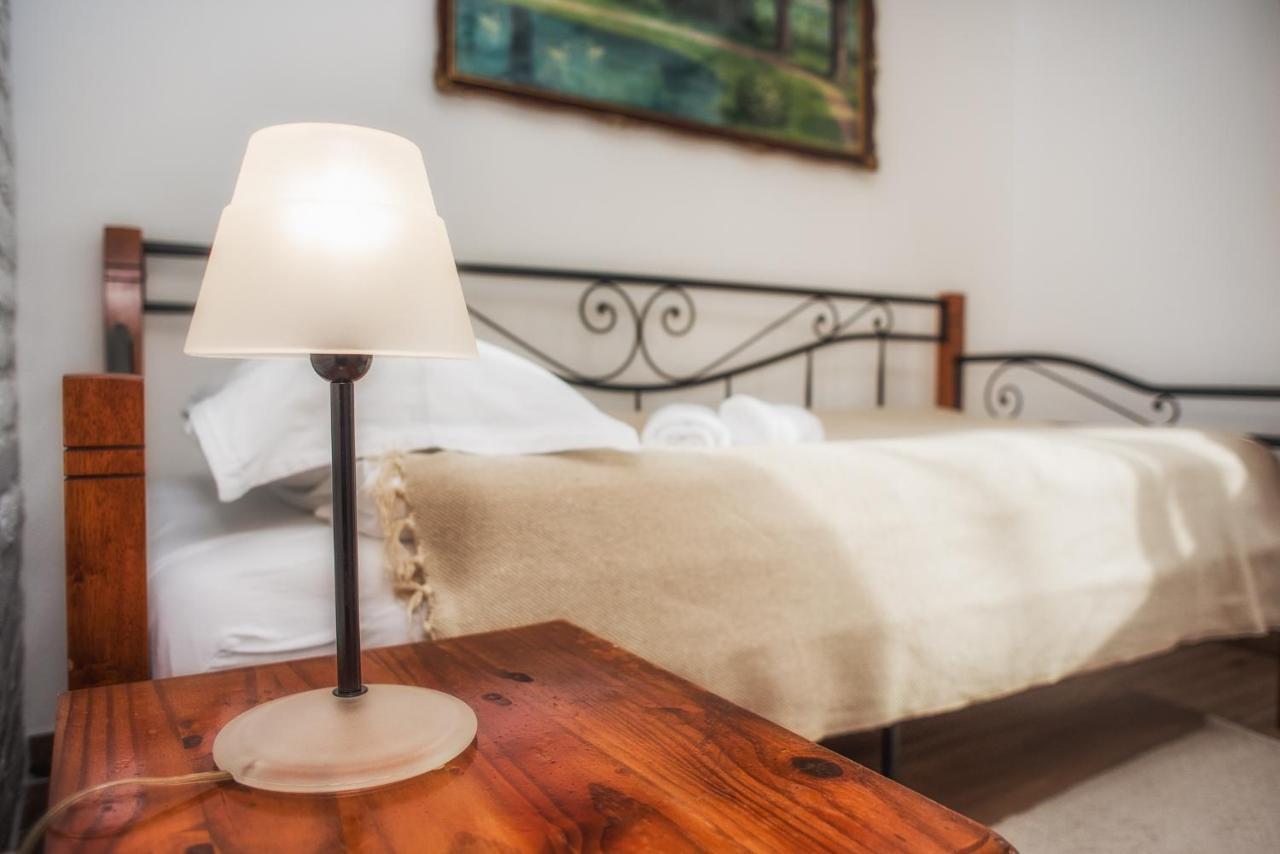 Tri Mudraca Inn Karanac Extérieur photo