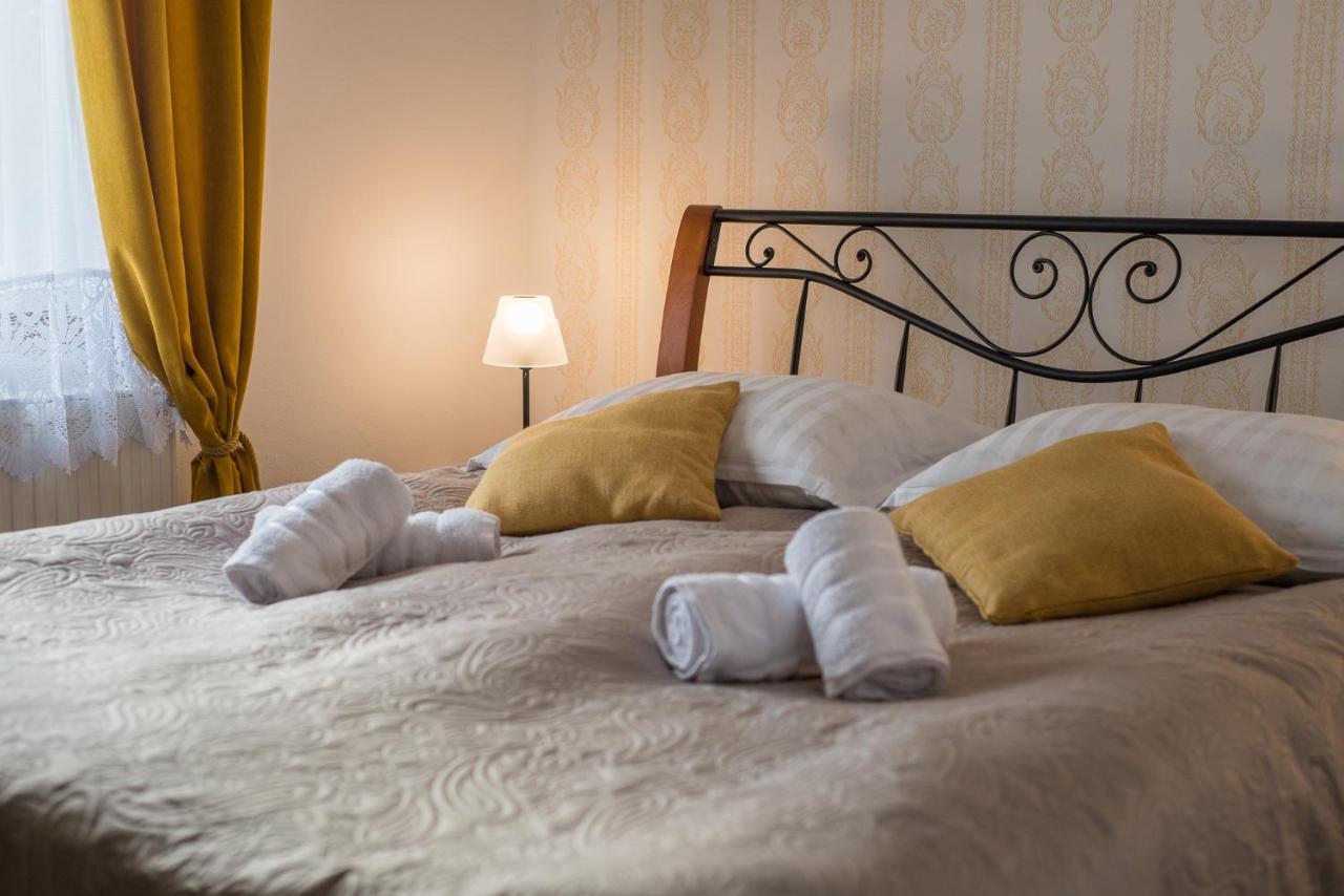 Tri Mudraca Inn Karanac Extérieur photo