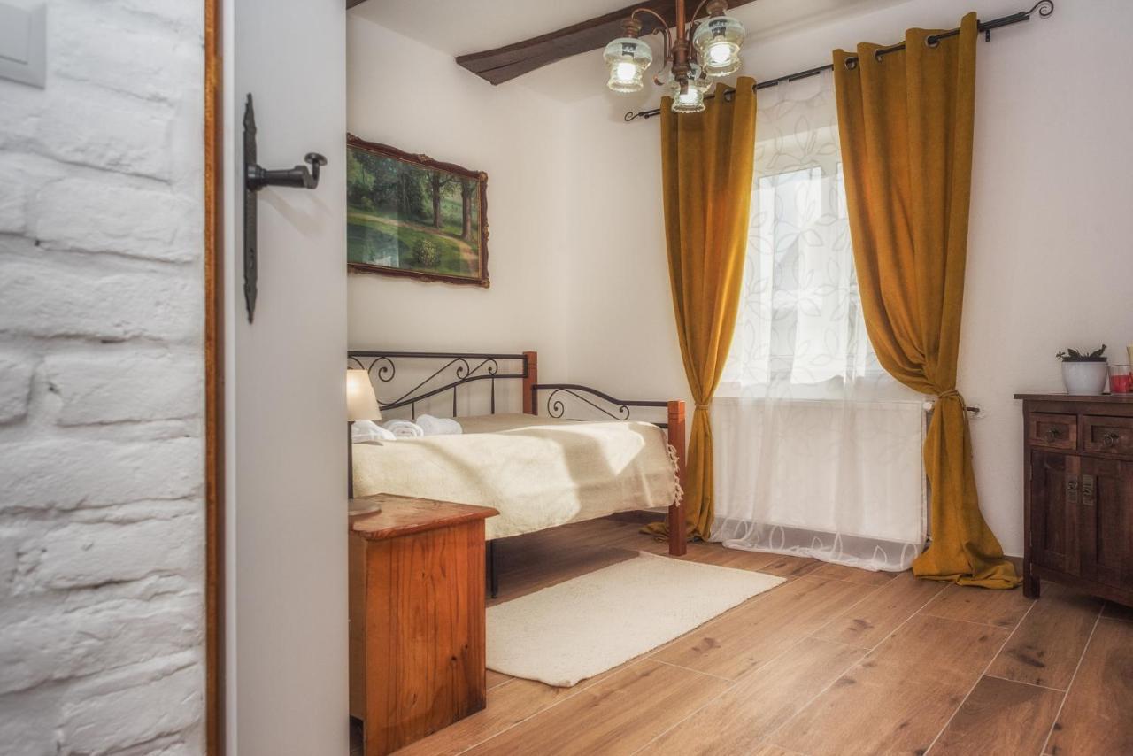 Tri Mudraca Inn Karanac Extérieur photo