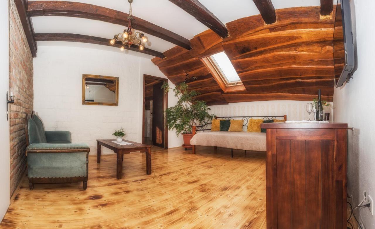 Tri Mudraca Inn Karanac Extérieur photo