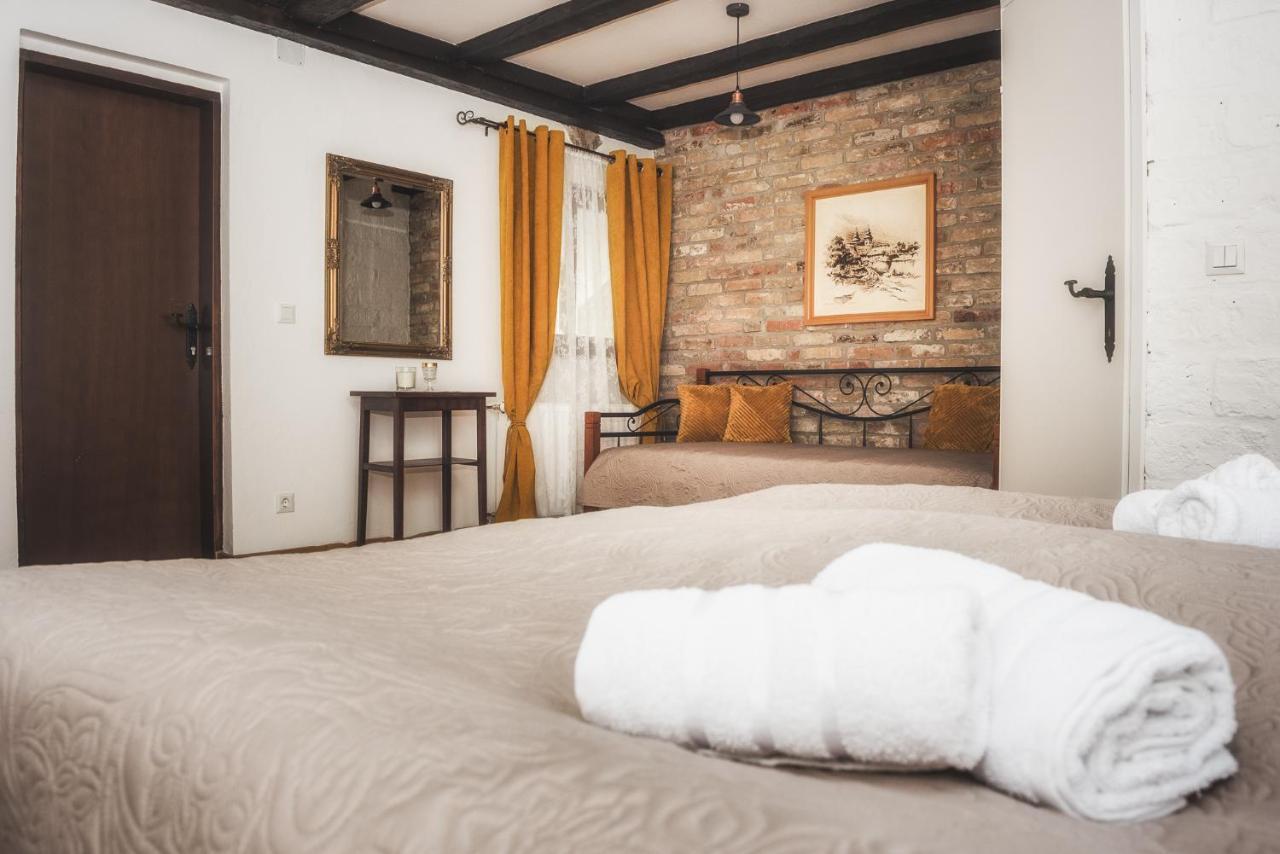 Tri Mudraca Inn Karanac Extérieur photo