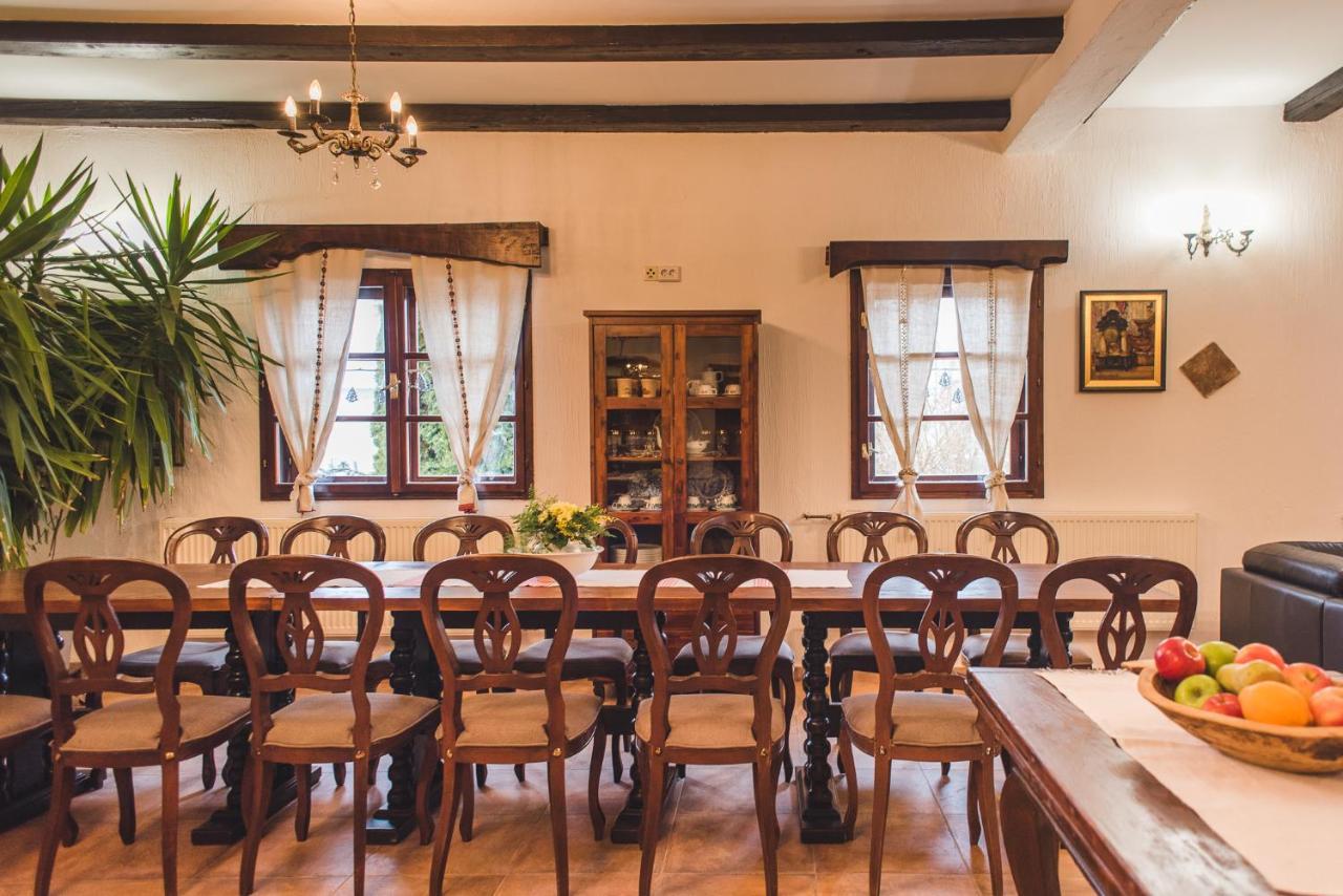 Tri Mudraca Inn Karanac Extérieur photo