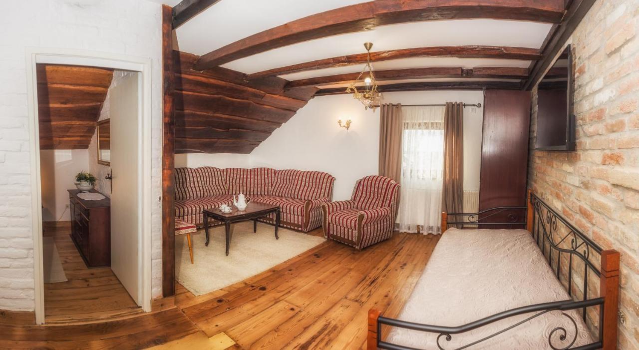 Tri Mudraca Inn Karanac Extérieur photo