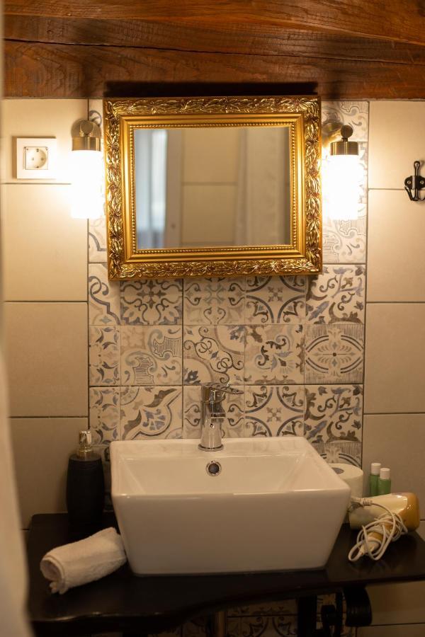 Tri Mudraca Inn Karanac Extérieur photo