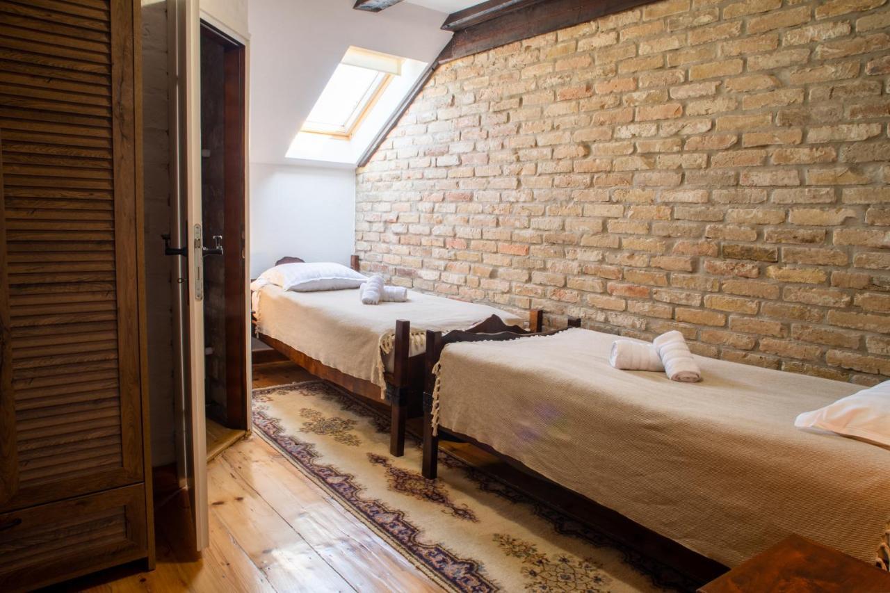 Tri Mudraca Inn Karanac Extérieur photo