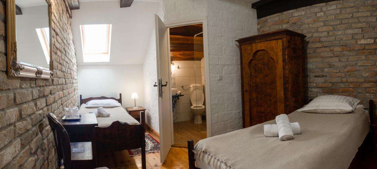 Tri Mudraca Inn Karanac Extérieur photo